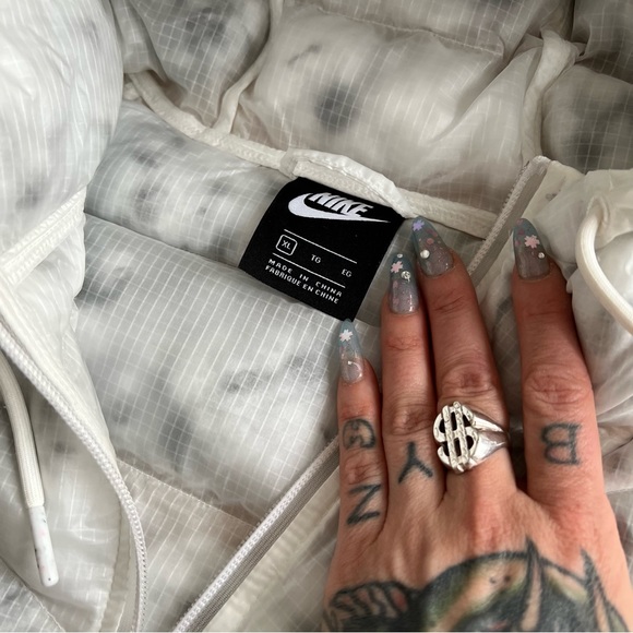 White Nike lightweight puffer - Picture 4 of 7